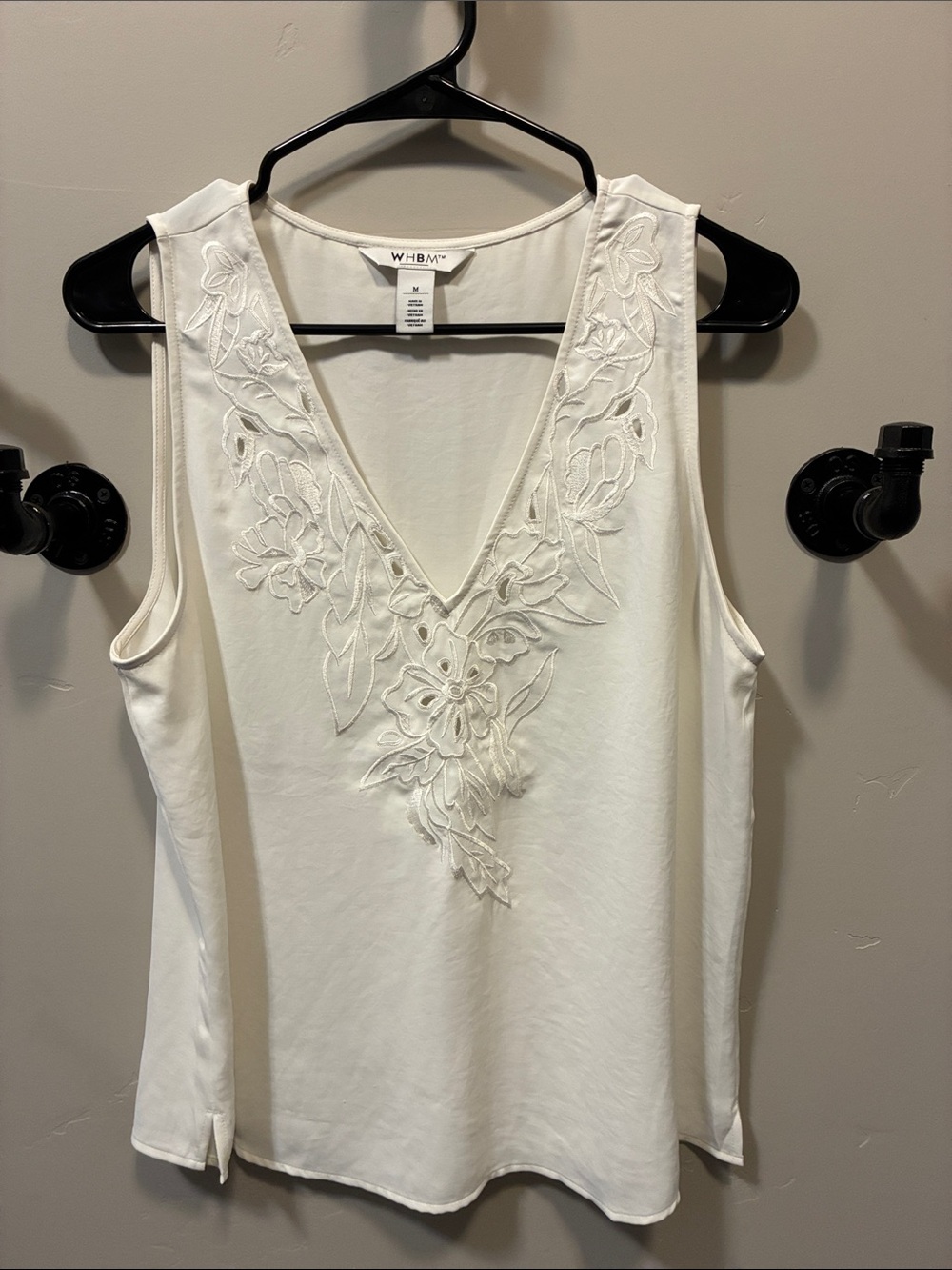 White House Black Market Ivory V-Neck Sleeveless Embroidered Camisole Size M